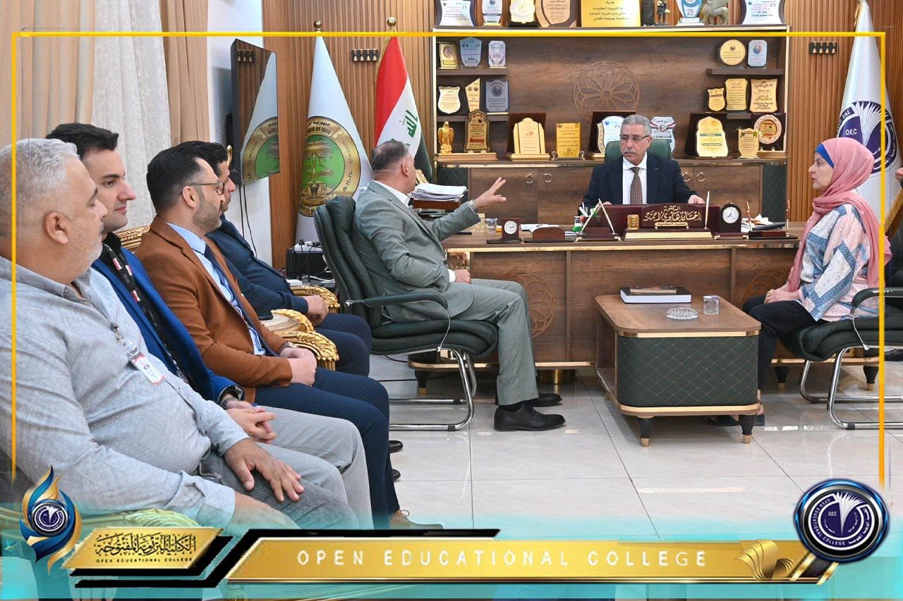 بروحٍ يملؤها الود والتآخي.. عميد الكلية يستقبل المهنئين بعيد الأضحى المبارك